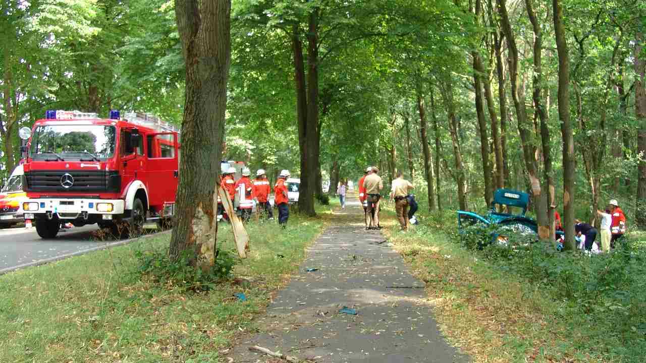 Brescia, ubriaco alla guida falcia 5 moto: finisce ai domiciliari un 27enne