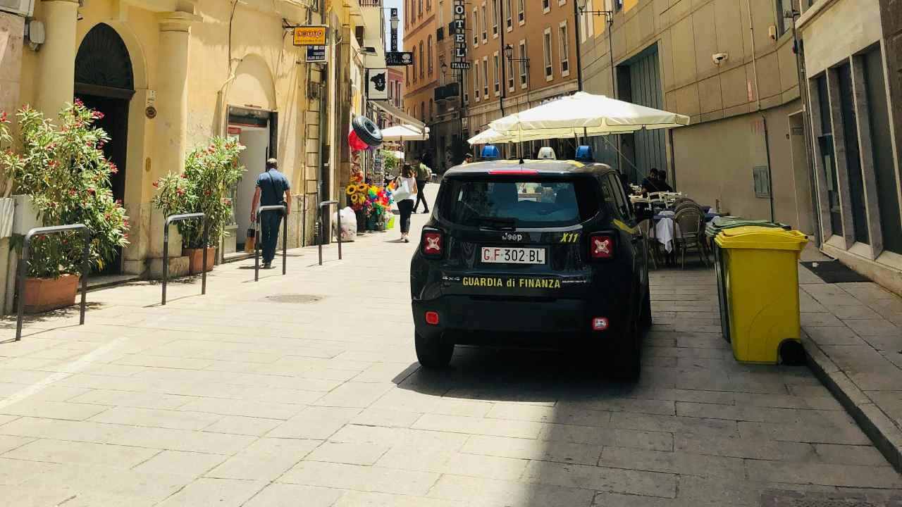 Bologna: maxi intervento della Guardia di Finanza al Cosmoprof | Prodotti non idonei sequestrati