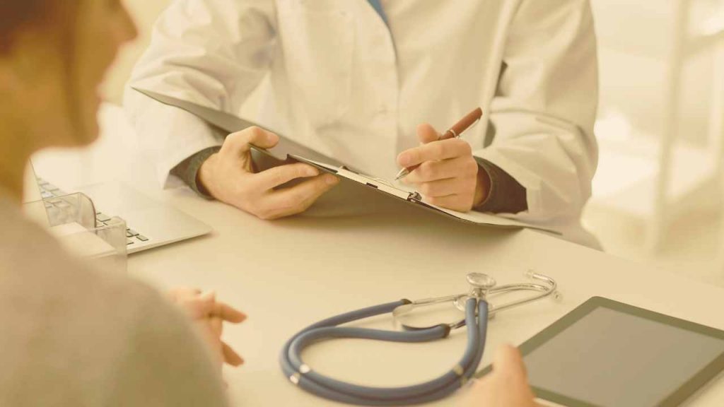 Medico con paziente
