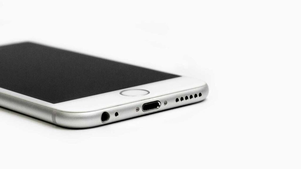 Addio agli smartphone in titanio - adginforma.it - 20250429