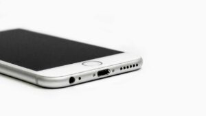 Addio agli smartphone in titanio - adginforma.it - 20250429