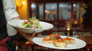 Cena al ristorante - Adginforma.it