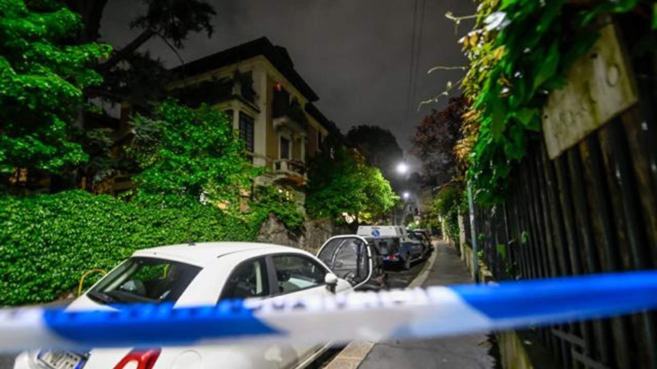 Milano, governante in una villa ucciso durante un furto: il ladro catturato e bloccato con il taser