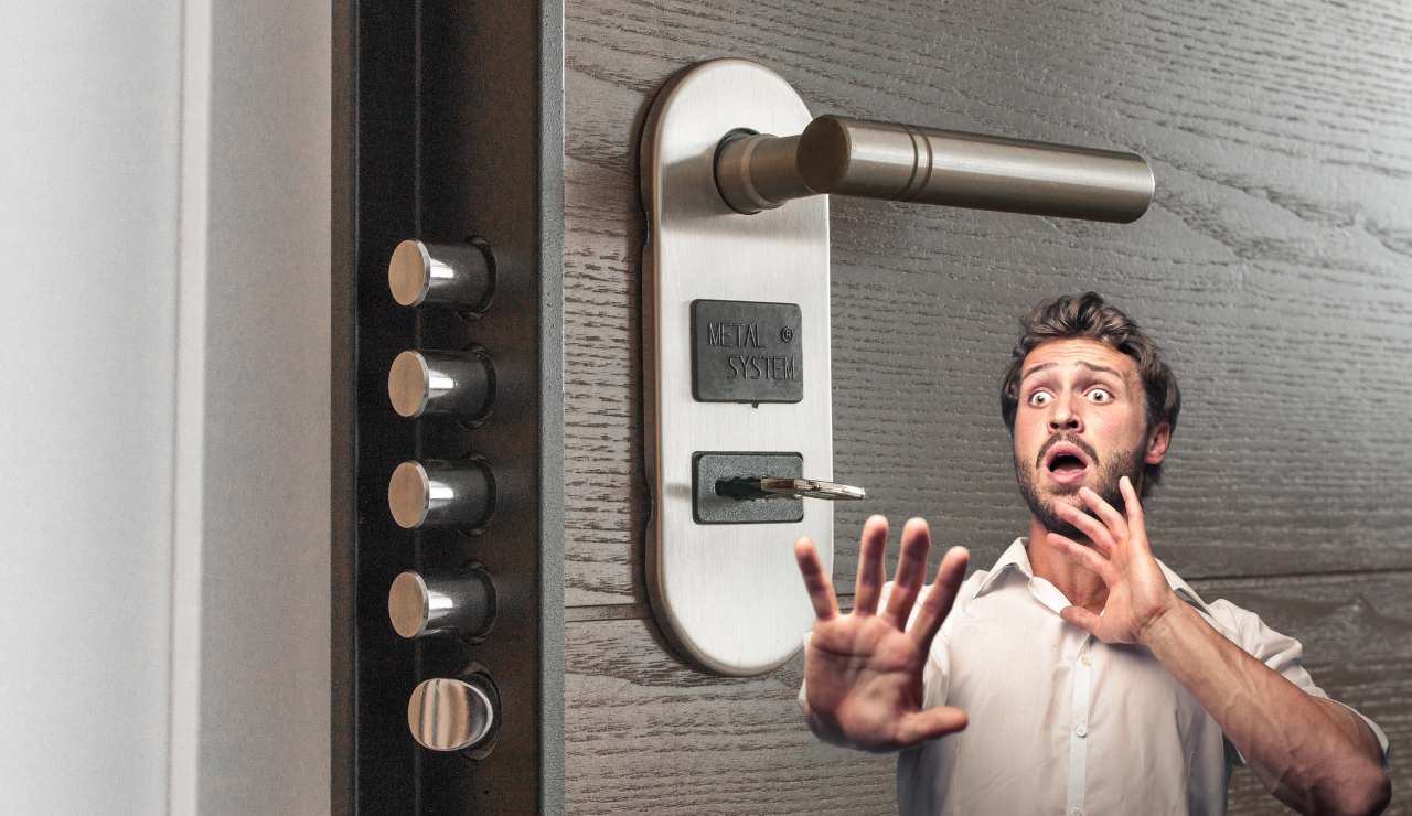 Paura alla porta - fonte_Canva - adginforma.it