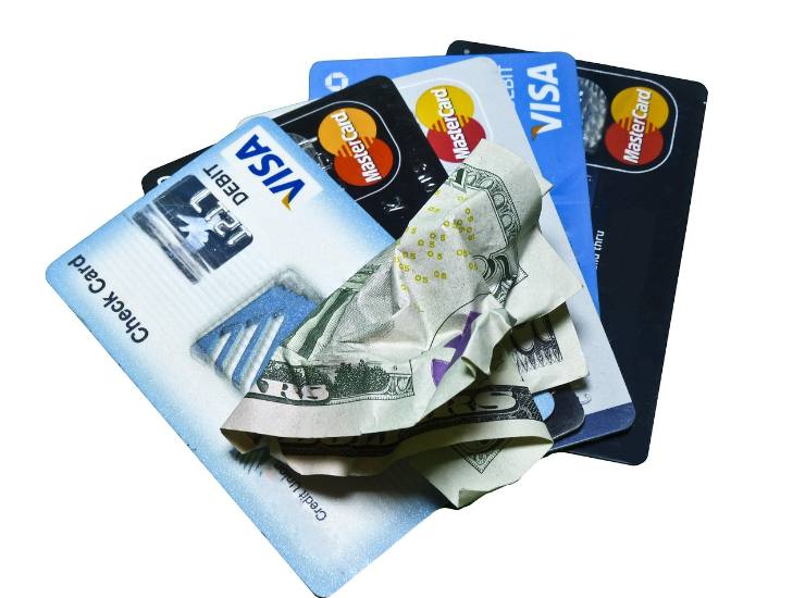 pagamenti autorizzati solo con carta di credito e bancomat