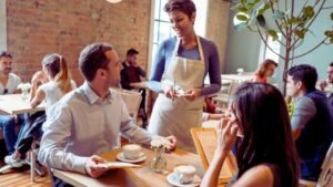 Persone al ristorante