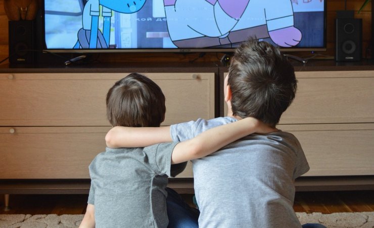 Bambini davanti alla TV - Adginforma.it