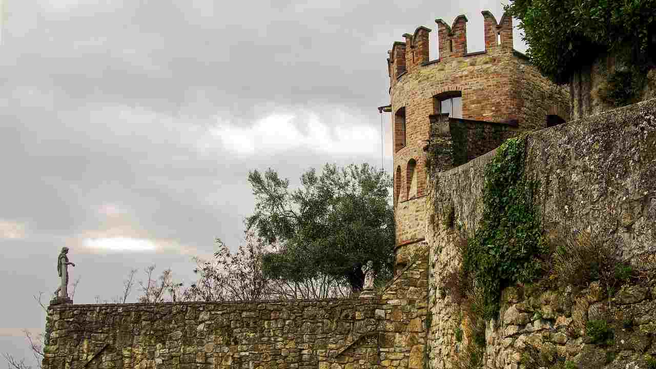 Borgo storico abbandonato - Adginforma.it