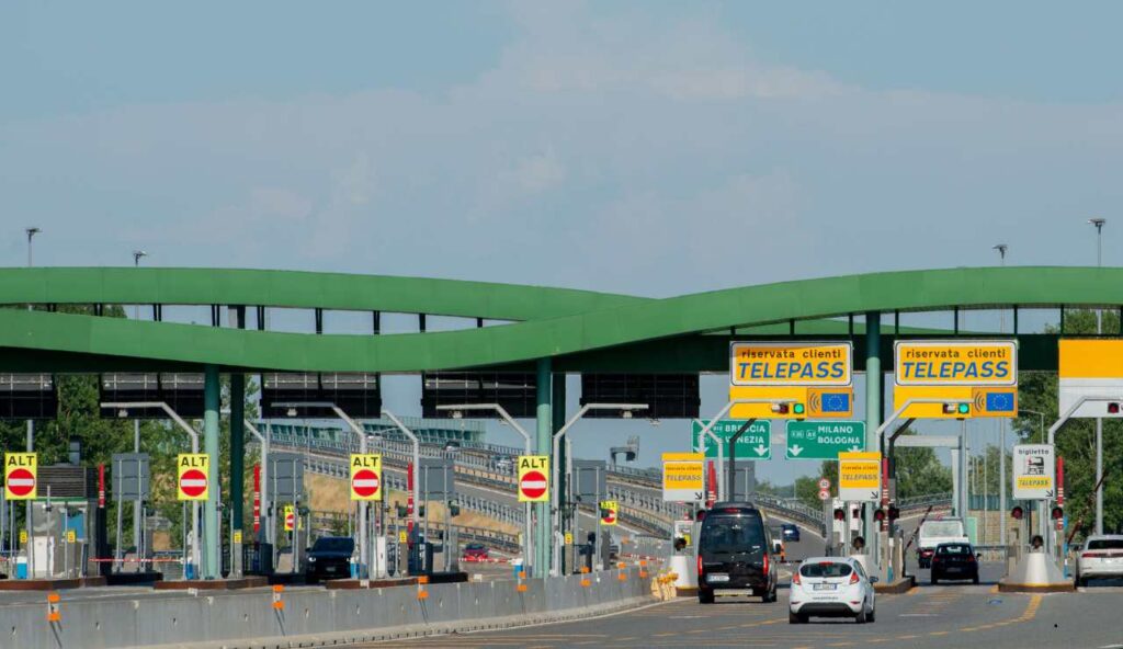 Casello autostradale - fonte_Canva - adginforma.it