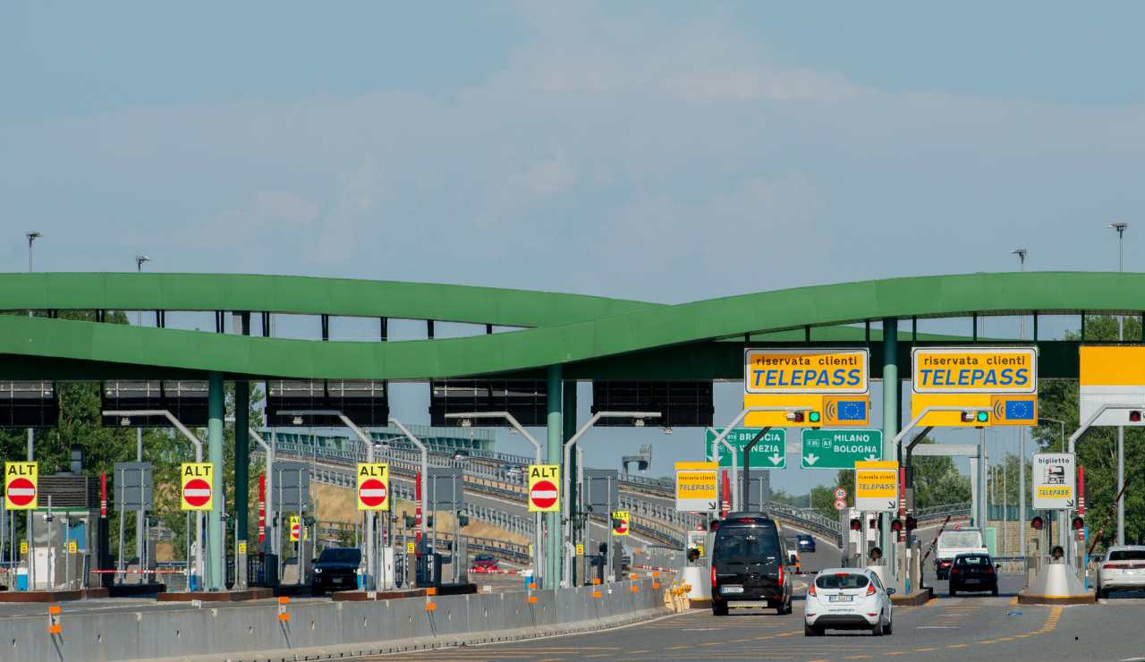Casello autostradale - fonte_Canva - adginforma.it