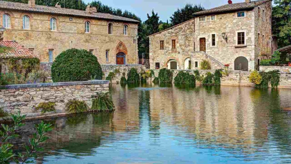 Il borgo medievale più bello d'Italia - Adginforma.it