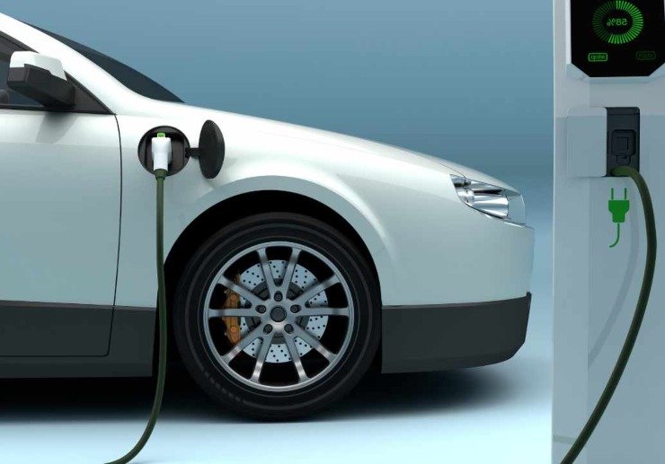 Auto elettrica in carica