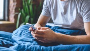 Controllare WhatsApp è reato - adginforma.it - 20250606