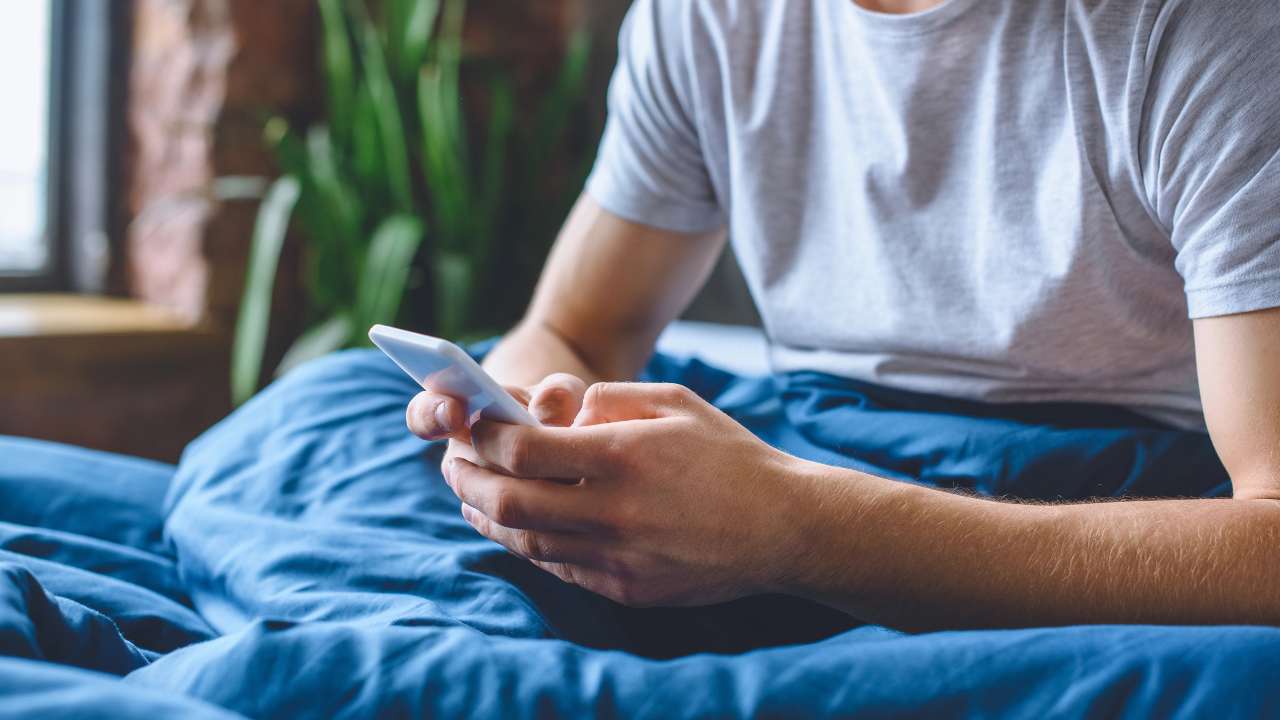 Chat Whatsapp: spiare le conversazioni del partner (e non solo) ora é reato | Si rischia il carcere
