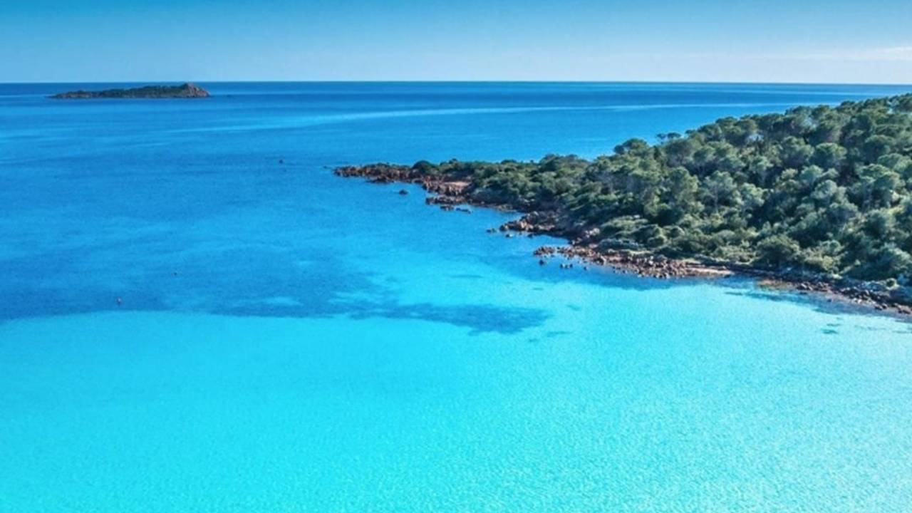 Vacanze 2025: la meta più cara non è più la Sardegna | Questa è la regina del lusso estivo
