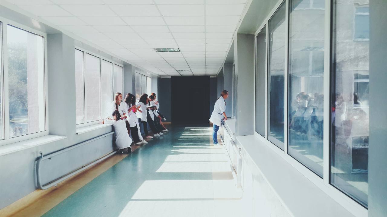 Allarme medici d’estate: cosa accade negli ospedali italiani e quali sono i tempi di attesa