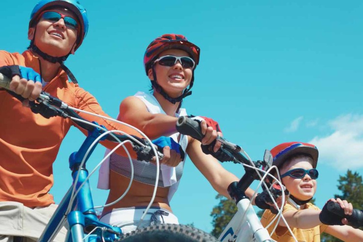 Famiglia in bici