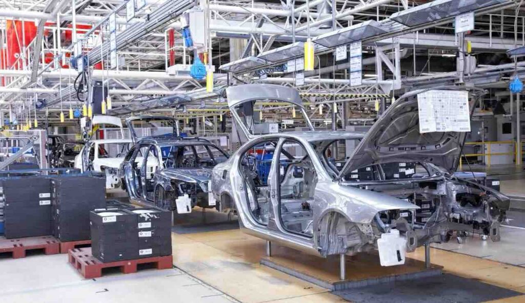 Fabbrica auto - fonte_Canva - adginforma.it
