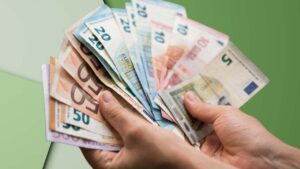 Euro in mano